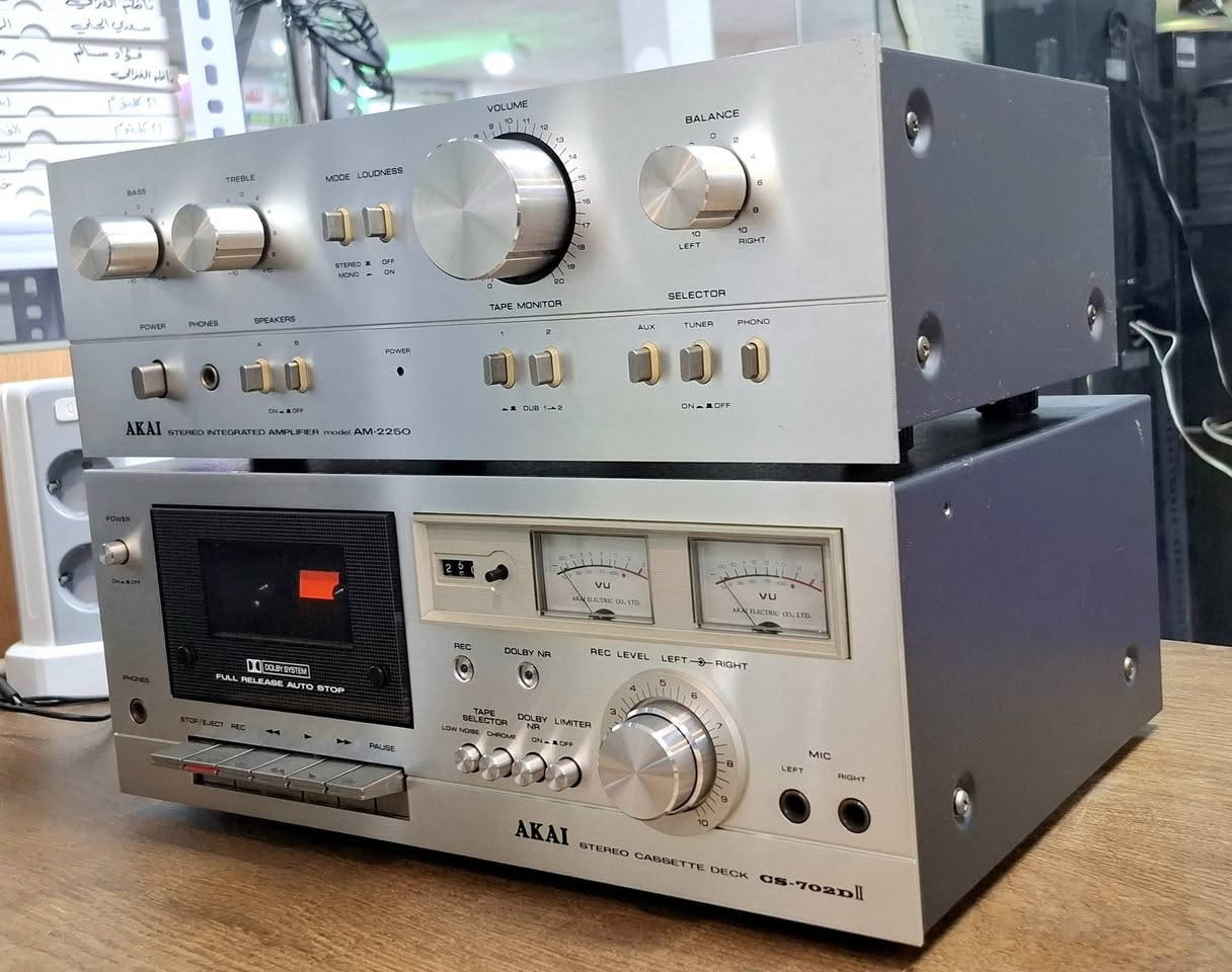 AKAI @ AKAI 🎼 🎸🎻🥁🪘🪕
امبلیفایر و دك كاسیت اكای 
سلفر فیس المنیوم 38 سم 
نظیف جدا . یابانی الصنع 
امبلیفایر یخرج 4 السماعات 
دك كاسیت نظام دولبی كیجات 
مكانی اربیل سوق منارة
ماعندی توصیل
سعر / 275 الف 
واتس اب / ***********
