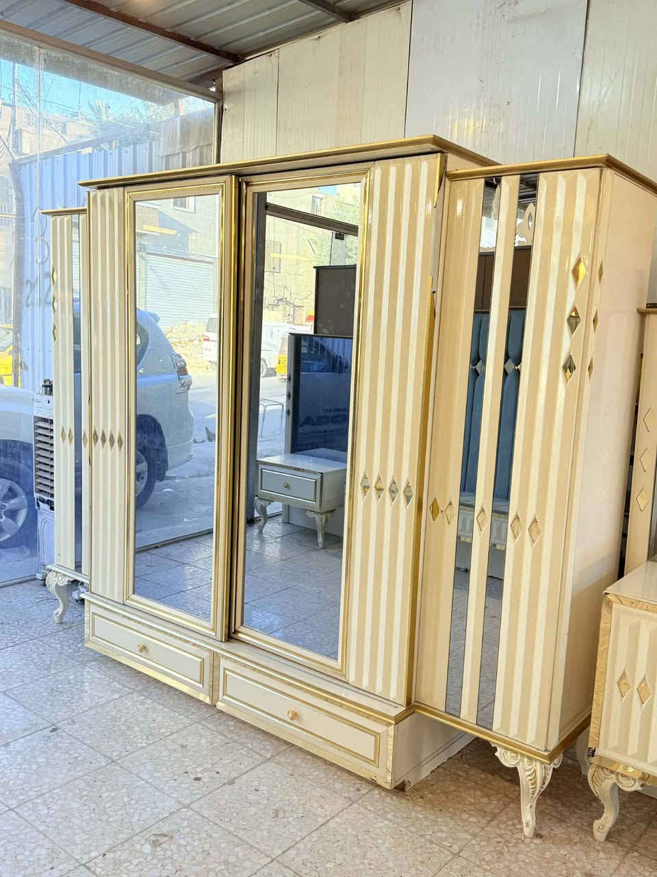 ✨ غرفة تركي 🇹🇷ملكي 👑  صبغ حراري  8 قطع 
 نظام سلايت 
سرير مخزن عملي
 ضهر بلوك
 قماش وتر بروف أصلي
✨ نظافة 80/💯
السعر  / 950 السعر ثابت
شد ونقل مجاني داخل بغداد
 توصيل للمحافظات بأسعار رمزية


**إذا كنت صاحب هذا الإعلان وتريد حذفه لأي سبب، رجاءا أرسل رسالة إلى الدعم الفني**