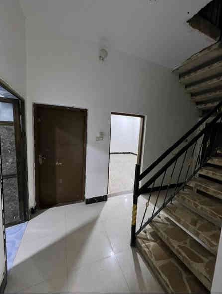 بيت الايجار حي الأصدقاء قرب تقاطع العسكري 
200م
تفاصيل طابقين طابق الأرضي  يحتوي على غرفتين وستقبال وهول وصحيات وكراج 
وطابق الثاني يحتوي على غرفتين وصالة وصحيات 
سعر الايجار 900قفل 
الاستفسار ***********
