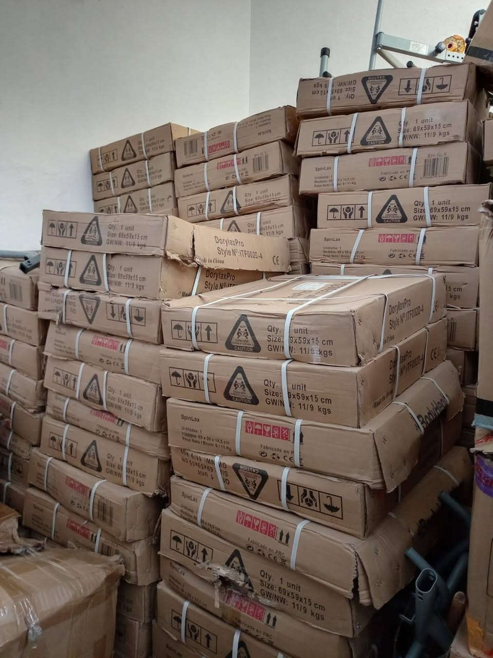 يوجد كميه ٢٠٠ قطعة 
يعمل على توفير الراحة للجسد و بالأخص فقرات وعظلات الظهر
مصنوع من مواد آمنة ومُبطنة لتبقيك آمن عن اللعب و الإستخدام
يساعد على محاذاة العمود الفقري والكتفين والوركين بشكل صحيح
يمكن أن يدعم هيكل الإطار الفولاذي المتين ما يصل إلى 250 رطلاً
مناسب جدا لمن يعانون من محدودية الحركة او الآم الظهر
الحل لآلام منتصف وأسفل الظهر والورك والأعصاب الوركية
يتحمل وزن حتى 100 كغم

متوفر باللون السيلفر و الأزرق فقط

Package Content

قطع الجهاز الرياضي  اكسسوارات التركيب  مفك عدد 2  قطع اسفنجية يتم تركيبها على قضبان الجهاز وسادة الصدر  دليل المستخدم

Size Guidance

الوزن : 9 كغم  الطول : 95 سم ويمكن تعديله ليصل الى 106 سم  المسافة بين المقبضين : 47 سم يمكن تعديلها الى 60 سم  طول رجل التثبيت القصيرة : 46.5 سم  طول رجل التثبيت الكبيرة : 115 سم  

Product Materials

الهيكل مصنوع من الفولاذ المتين الغير قابل للصدأ
حجز وات ساب ***********
