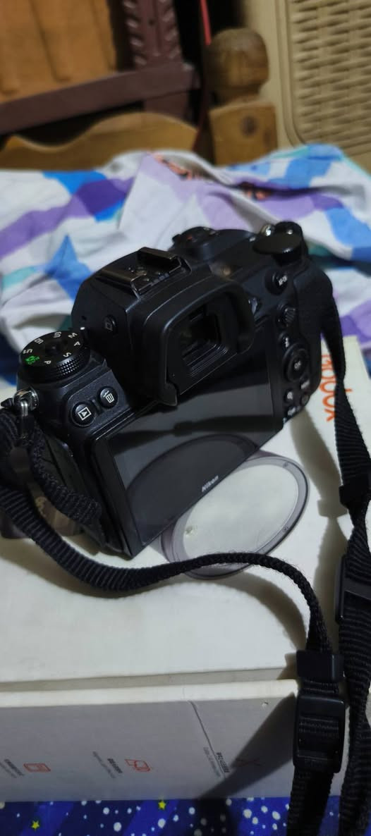 📸 للبيع عدة تصوير احترافية – بحالة ممتازة
✅ كاميرا Nikon Z7 II (Full Frame) بدقة 45.7MP مع تصوير 4K وتثبيت داخلي خماسي المحاور.
✅ عدسة NIKKOR Z 85mm f/1.8 S – حدة عالية وعزل احترافي، مثالية للبورتريه.
✅ فلاش Godox V1 Pro – رأس دائري بإضاءة ناعمة مع بطارية ليثيوم قابلة للشحن.
✅ بطاقة ذاكرة Delkin Devices CFexpress Type B 128GB بسرعة عالية مناسبة للتصوير الاحترافي والفيديو.

📦 المرفقات:

- علبة الكاميرا الأصلية.
- وصل الشراء.
- المعدات بحالة ممتازة وجاهزة للفحص.

📩 للاستفسار والسعر يرجى التواصل على الخاص.


**إذا كنت صاحب هذا الإعلان وتريد حذفه لأي سبب، رجاءا أرسل رسالة إلى الدعم الفني**