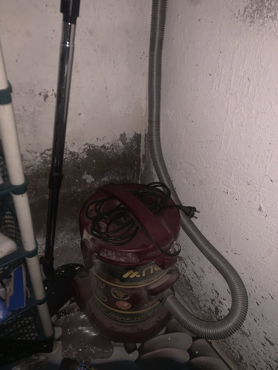 الغراض للبيع ميز مكتبة ب٥٠ الف ومبردات عدد ٣ ب١٥٠ الف ومكنسه كهربائيه ب٢٥ الف مكاني حي اور السعر خاص اتصال ***********
