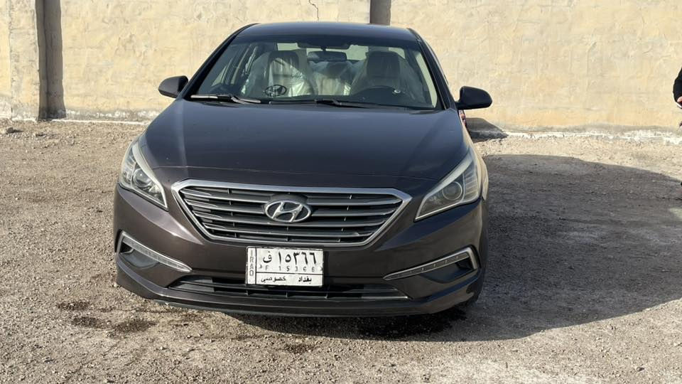 سلام عليكم 
هونداي سوناتا للبيع 
موديل 2015 وارد امركي كلين رقم بغداد تحويل مباشر  كير محرك المكينه كاملة وحدادية كفاله تخم تاير جديد السيارة جاهزة للاخير  3 وضعيات قيادة ايكو ونورمال وسبورت تحكم ستيرن مكان السيارة ديالى السعر 128 وبيها مجال ***********
