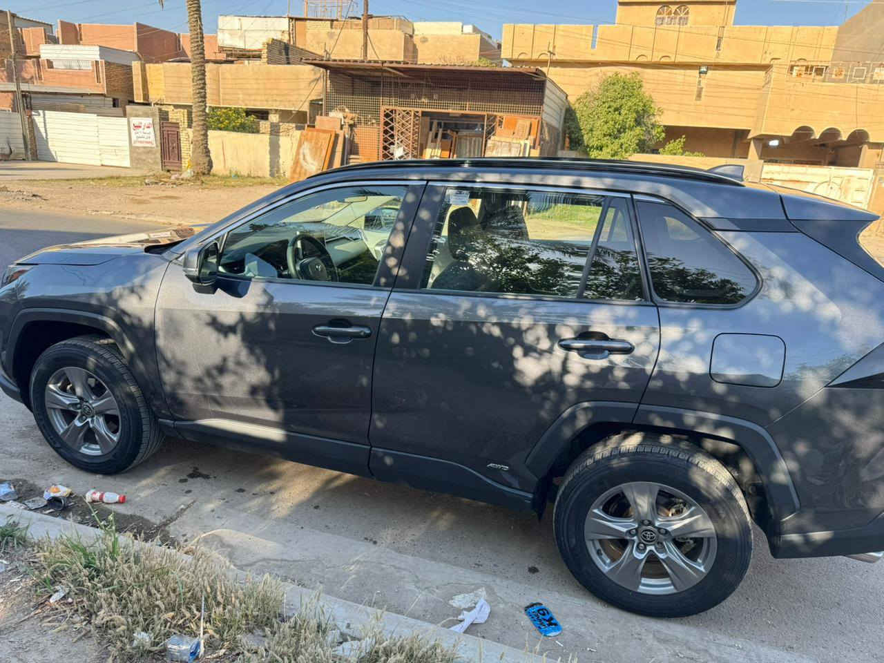 راف فور هايبرد XLE
2023
ضررها مبين مواصفات مبينه 
السعر ٢٣٥ بيها مجال 
***********
