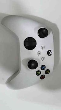 من رخصة الادمنية      ابيضXbox series x digital 1Tbللبيع  مستعجل بالبي...