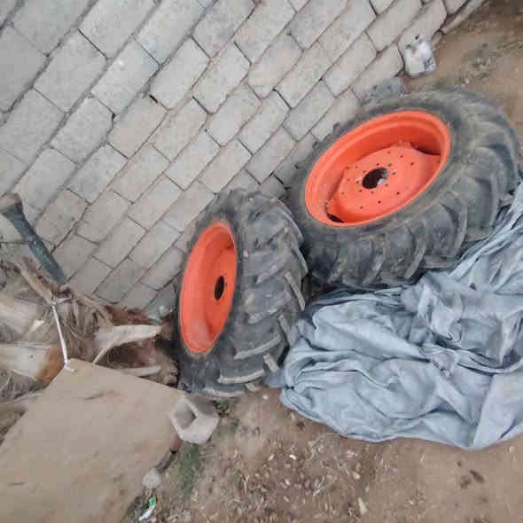 سلام عليكم ورحمة الله وبركاته يوجد للبيع تايرات ٢٨ على ١٢    على ٤ مال كابوته ٤بستم *********** المكان ديالى
