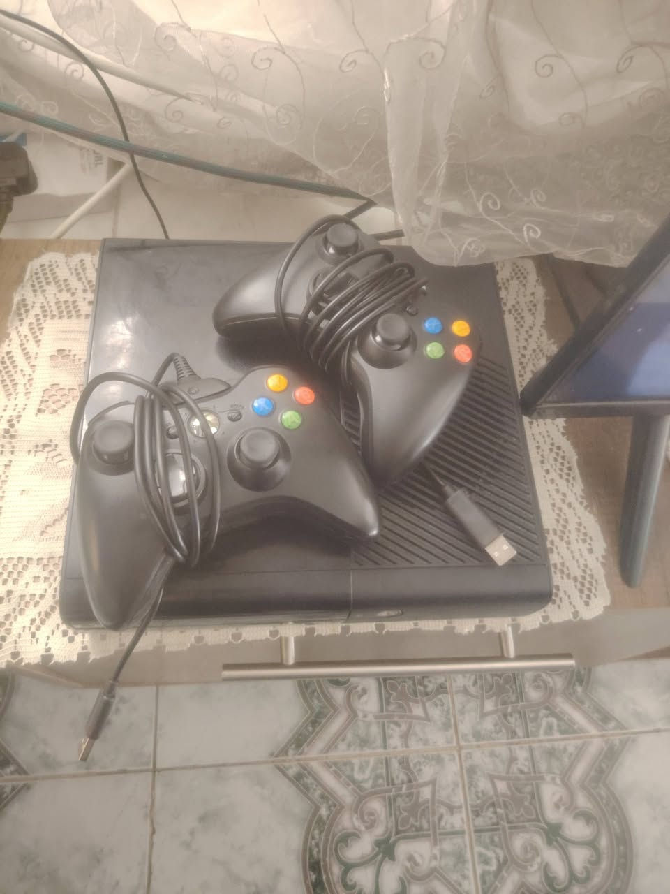 اكس بوكس 360 ويا ٣يدات ٢وير اليس وحدة واير وبي نضام ارورة البلي نضيف السعر ١١٠ وبي مجال الاستفسار على هذا الرقم *********** بغداد حي العامل
