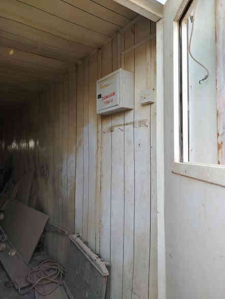 السلام عليكم حاويه للبيع الطول 12متر مغلفه من الداخل تصلح مناميه سعرها 19ورقه وبيها  مجال ***********/مكاني كوت
