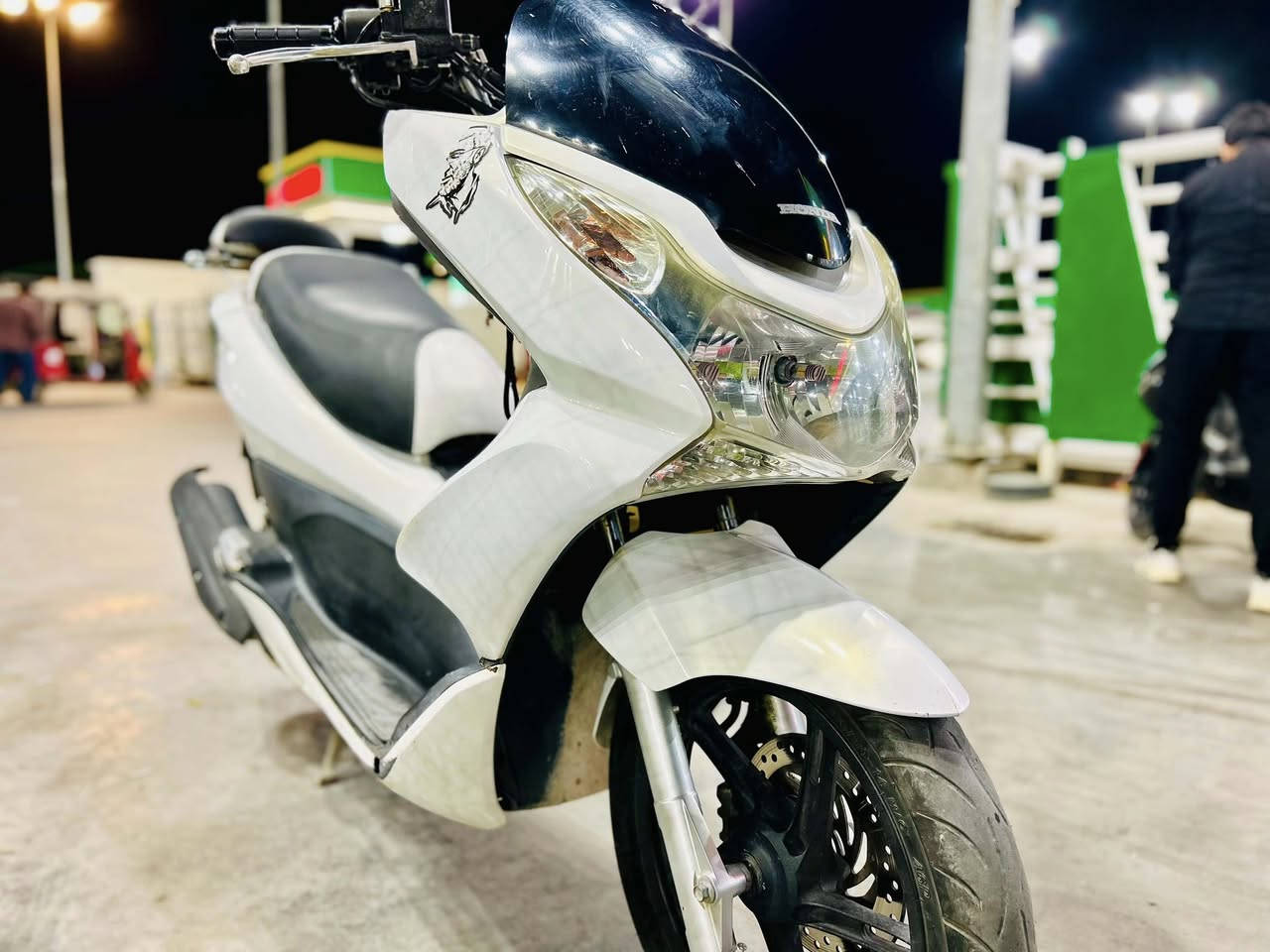 مكلف بالنشر
دراجه للبيع pcx جيل اول ياباني 
نظيفه وجاهزه من كلشي 
كهربائيات كلها شغاله 
دبل اشاره اضافية - تدفئة يدات 
حساس ازدحام - ستان حساس 
ماناقصها شي 
سعرها 1750 وبيها مجال 
للتواصل ***********
