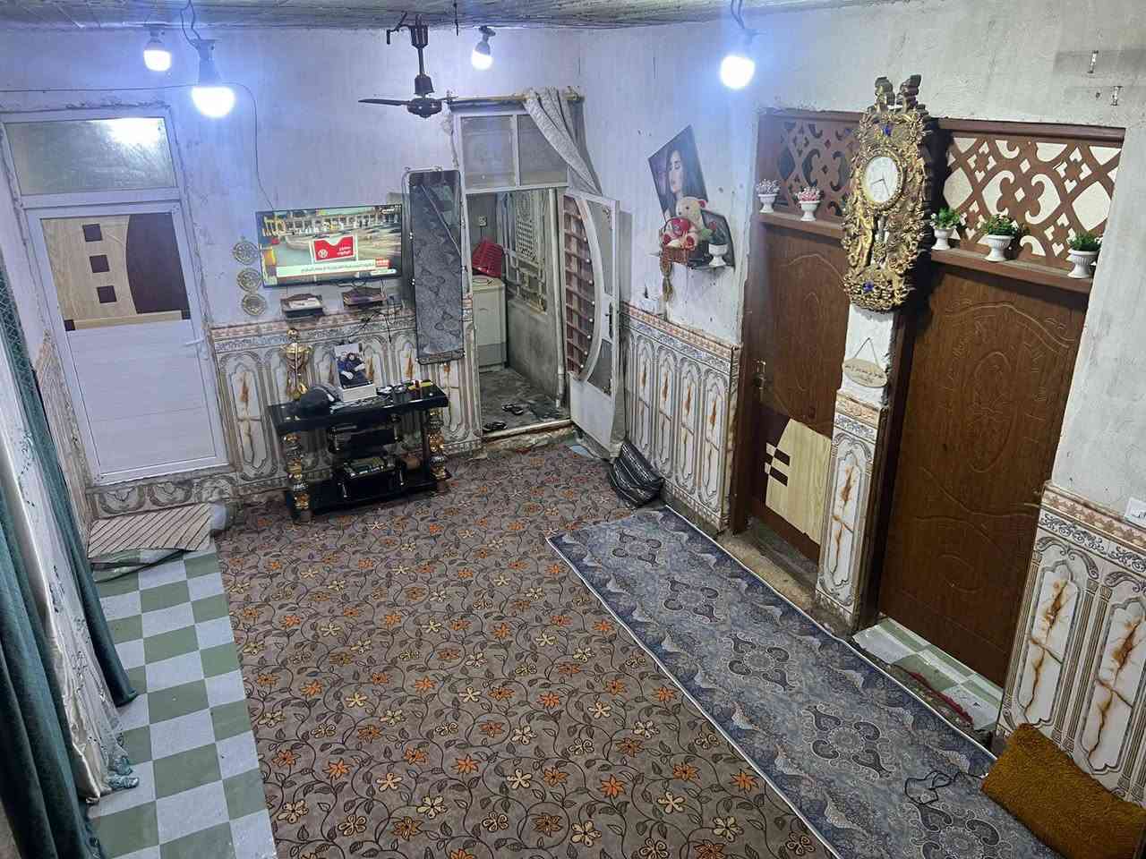 سلاح عليكم بيت للبيع بل دوانم خط اول موقع الدار مقابيل الجبلونات مساحت البيت 240 ***********
