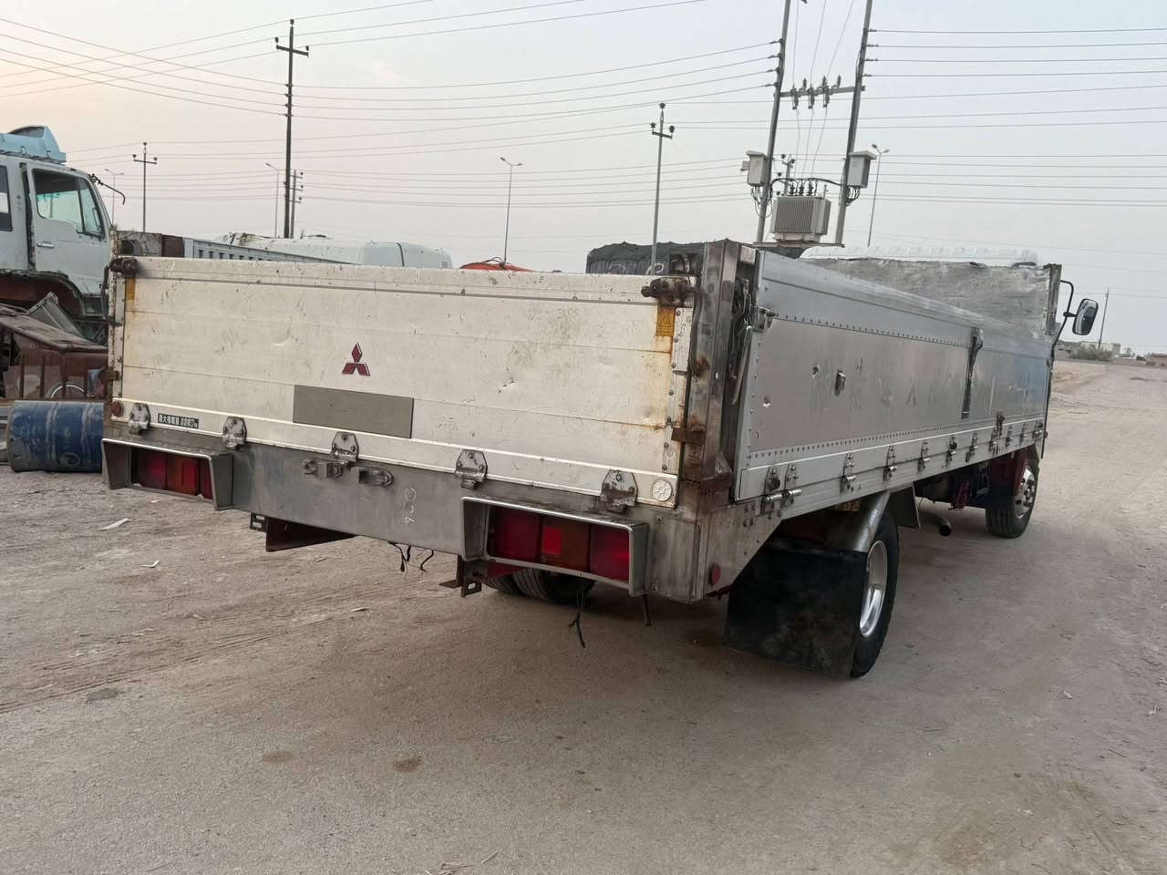 السلام عليكم بدي طوله 6ونص ارتفاع 70نضيف وعرضه 240 مامشتغل بل عراق دبل شاصي حديد مفروش حديد مكاني البصره القرنه ***********
