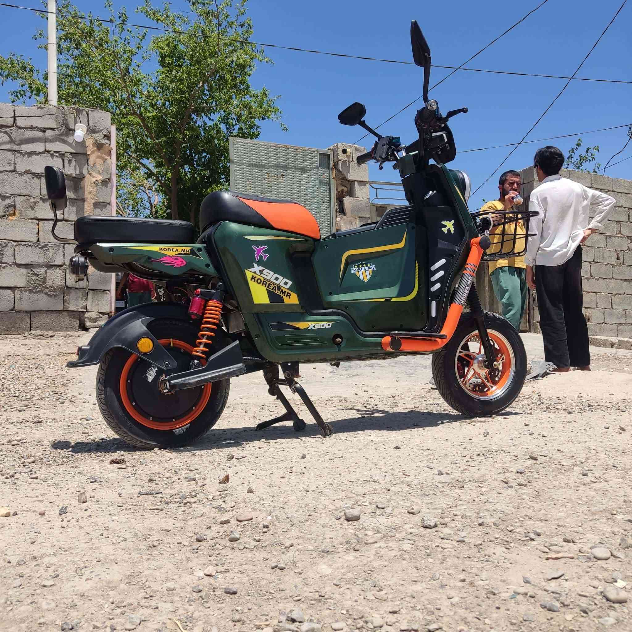 دراجة شحن رياضية (X900)ام جنطه 2026
✔️ محرك جبار: ملف 2000
✔️ البطاريات: 5 حجم 32 بطاريات (جديدة2026).
✔️ السرعة: 4 سرعات (تصل سرعتها إلى 95).
✔️ المميزات: بلوتوث + بك رجوع (R).
✔️ كهربائيات كلهه شغاله لايت زنون ابيض ابو بومه نشرات
 دبل شاره يمنه  +  يسره وشاشة ديجيتال. بصمه وكارت
 تشغيل  (نقصه بس جامرلق الإمامي وستان الصفح ومريه جانبيه  مكسوره فقط )

📞 للاستفسار عن السعر، يرجى التواصل على الخاص!‏ او

 رقم *********** 

عنواني ديالى بعقوبه  تقاطع الامام عبدالله بن علي الهادي
