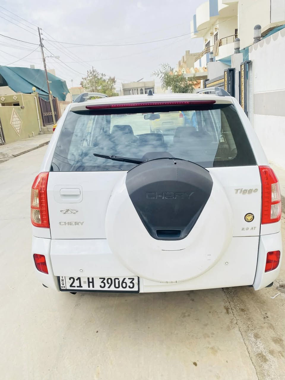 شيري تيجو برو 3 
كلين  كير ومحرك بشرط  بلادي بدون تحوير دفتر بانزين سنويه لل28 رقم الجديد طخم تايرات جديد ويل كروم 
طخم الكدام جديد كله جديد سيارة مابيها اي نواقص ‭٠٧٧٢ ٨٣٥ ٨٤٥٦‬ سعرها ٧٨ وبيها مجال
