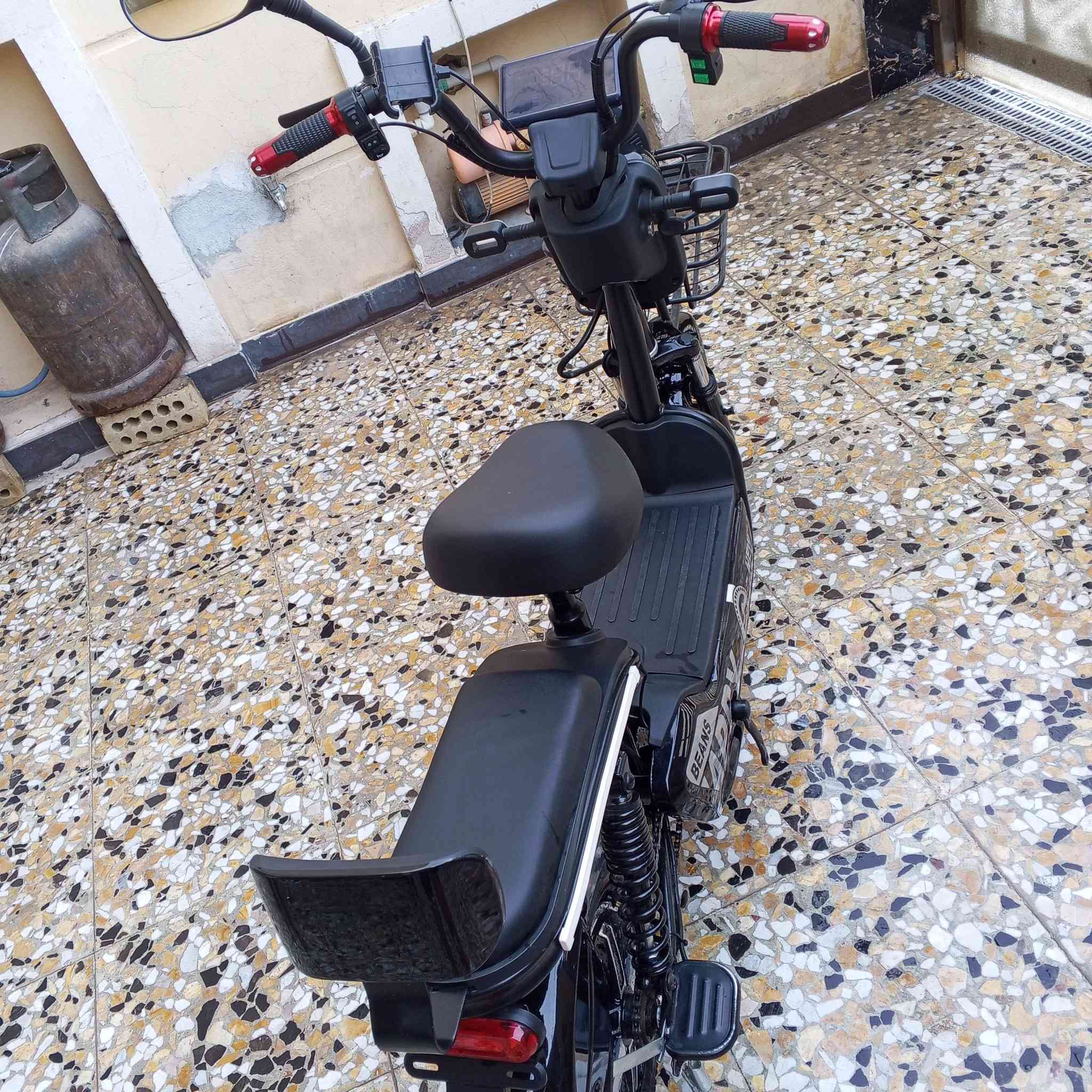 السلام عليكم دراجة شحن للبيع حجم 14 الدراجة جديدة بمعنى الكلمه تتكون من 4 بطاريات 4سرع السرعة القصوى 60 تتكون من 2بصمة 2اسويج تشخيل 2 قفل تاير 2قفل بطاريات مثبت سرعة نشرات شاحنة اصلية  السعر 300الف وبيهة مجال العنوان بغداد حي الجهاد الاستفسار ***********
