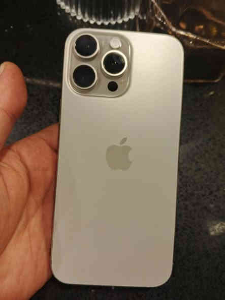 ايفون 16 برو ماكس مستعمل بطارية 98 جهاز كلش راقي ونضيف مال بيت طخة مابيه *********** سعر مليون 400
