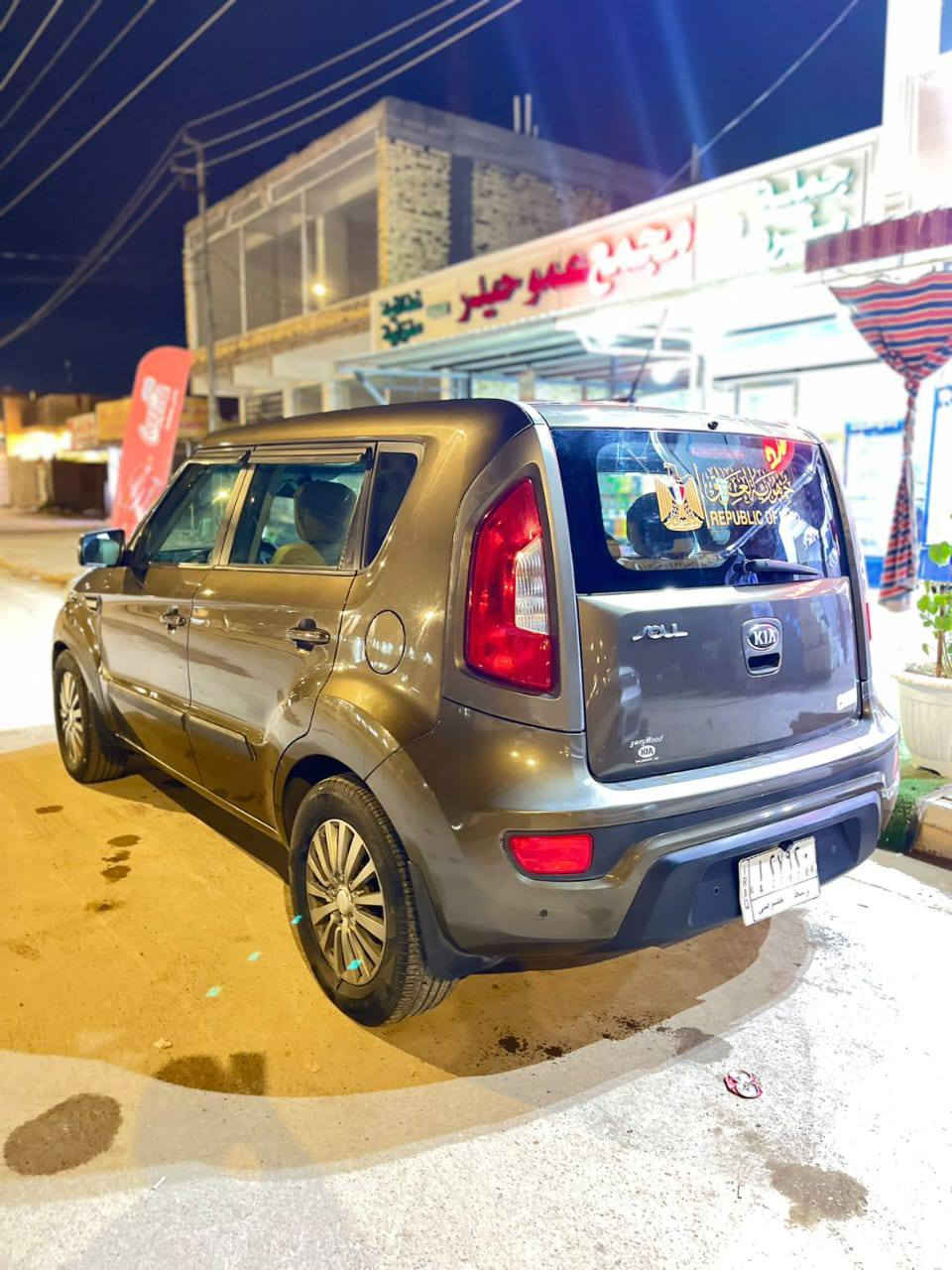 عندي سيارة كيا صول موديل 13 واسط تحويل ثاني يوم سعرها 88 ورقة وبيه مجال مكاني واسط الكوت منطقة الخاجية شارع 40 رقم موبايلي ***********
