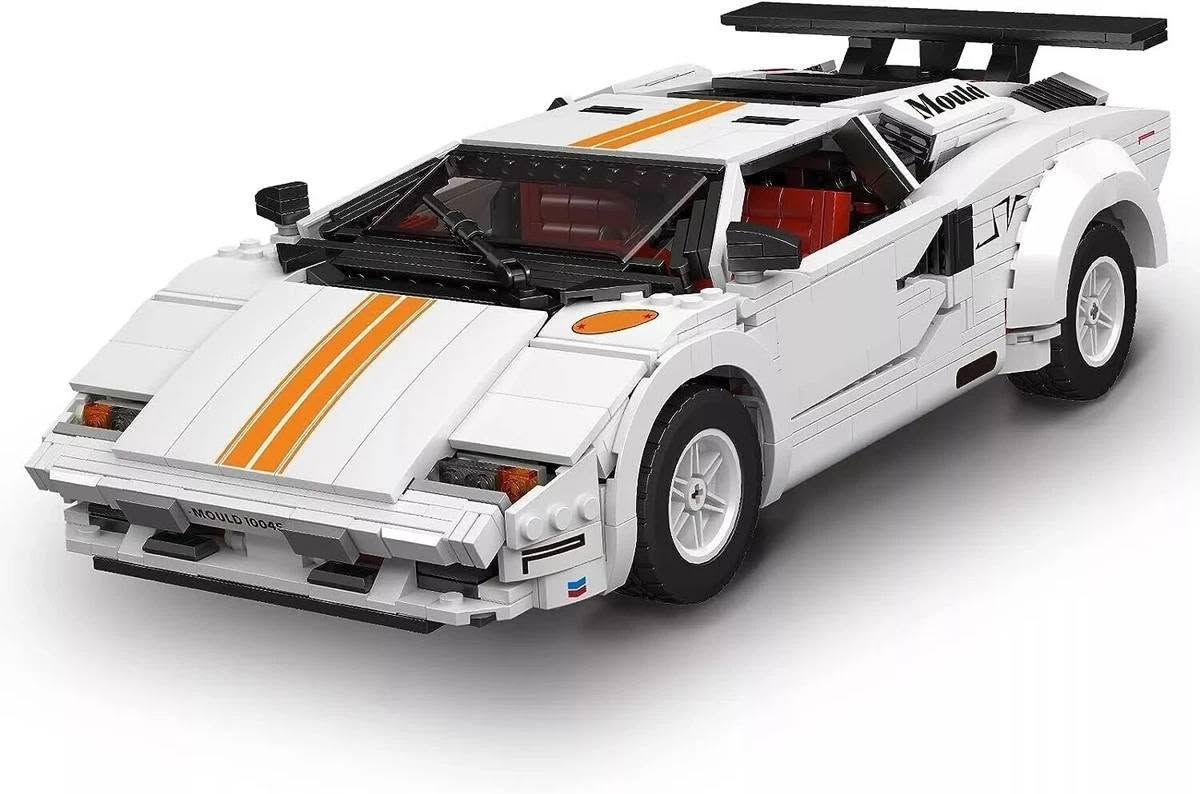 السلام عليكم 
مجسم سيارة Lamborghini Countach الرياضية الكلاسيكية من إنتاج شركة Mould King المخصصة لألعاب تركيب المكعبات (المتوافقة مع مكعبات LEGO).
المواصفات الأساسيةالشركة المصنعة: Mould King (سلسلة Creative Idea).رقم الموديل: 10045.عدد القطع: 1349 قطعة.الفئة العمرية الموصى بها: 8 سنوات فما فوق.أبعاد المجسم بعد التركيب: الطول 34 سم × العرض 18 سم × الارتفاع 10 سم تقريباً
الميزات والتفاصيل التصميميةالتصميم الخارجي: يأتي الهيكل باللون الأبيض النقي المستوحى من فترة السبعينيات والثمانينيات، مع ملصقات سباق عتيقة (Retro) تضيف طابعاً كلاسيكياً متميزاً.المرونة والتحرك:الأبواب مصممة على الطراز المقصي (Scissor Doors) الشهير لسيارات لامبورغيني حيث تفتح إلى الأعلى.إمكانية فتح الغطاء الأمامي (الشنطة الأمامية) وغطاء المحرك الخلفي.مقود سيارة متصل بالعجلات الأمامية وقابل للتحريك لتغيير اتجاه السيارة.
المقصورة الداخلية: تصميم داخلي دقيق باللون الأحمر يحاكي تفاصيل قمرة القيادة للسيارة الحقيقية للأستفسار تفضل عالخاص وتدلل


**إذا كنت صاحب هذا الإعلان وتريد حذفه لأي سبب، رجاءا أرسل رسالة إلى الدعم الفني**