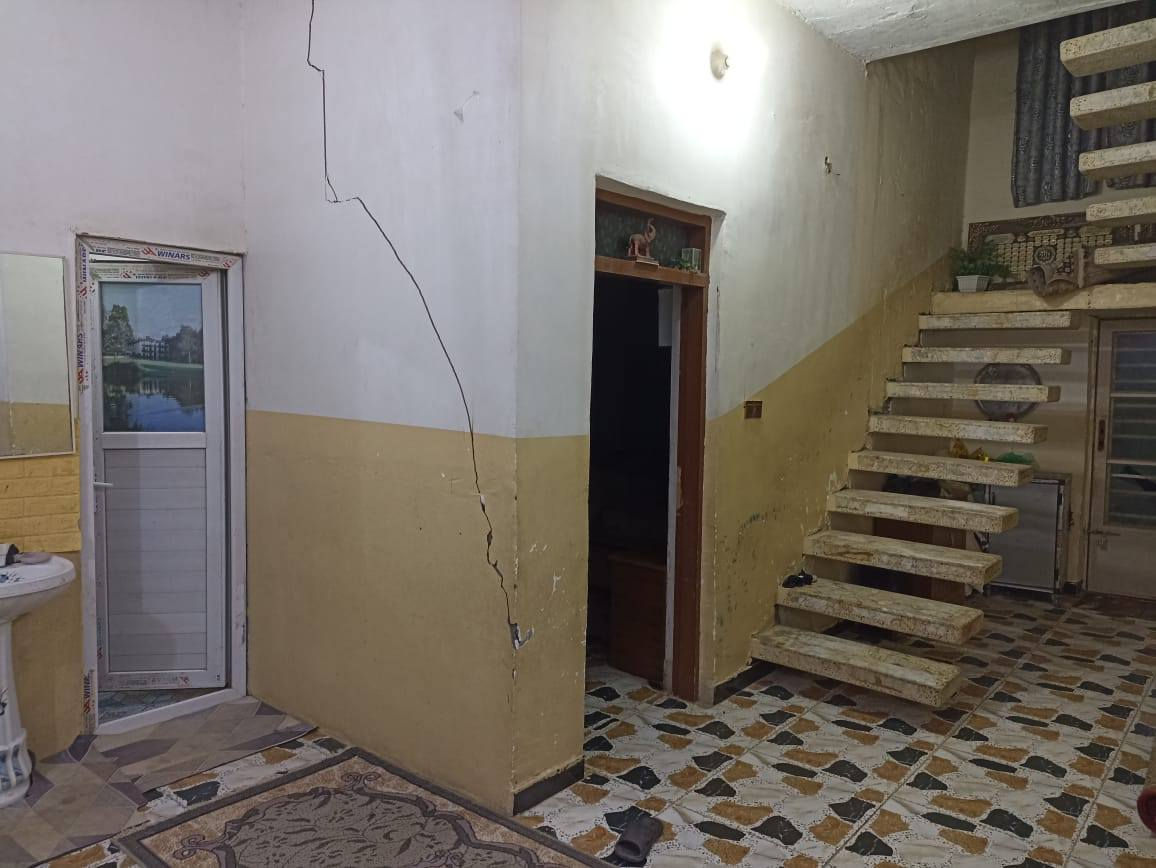 سلام عليكم بيت للبيع شارع الحمام وره مودلة قاسم  زراعي  رباط كونكريت غرفتين وصاله واستقبال صحيات داخليه عوزه ترتيب بسيط عكاده سطح فرشي شارع 10 متر مساحه 220 خدمات كامله مجاري كهرباء ماي كله بابك هذا رقمي  ***********

سعره 55وبي مجال قليل
