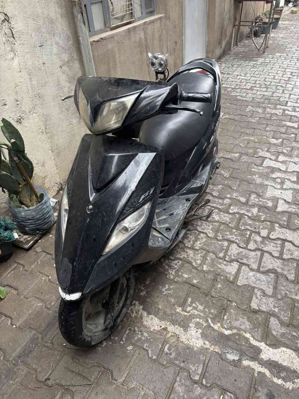 سلام عليكم ثعلب ماكس للبيع 
دراجه نضيفه معدل فول
كهربائيات كله شغاله 
ما مفتوحه بس كابريتر امبدل اصلي 
سعز ٥٥٠ بيه مجال 
رقم ***********
علما دراجه وسخه يرادله غسله
