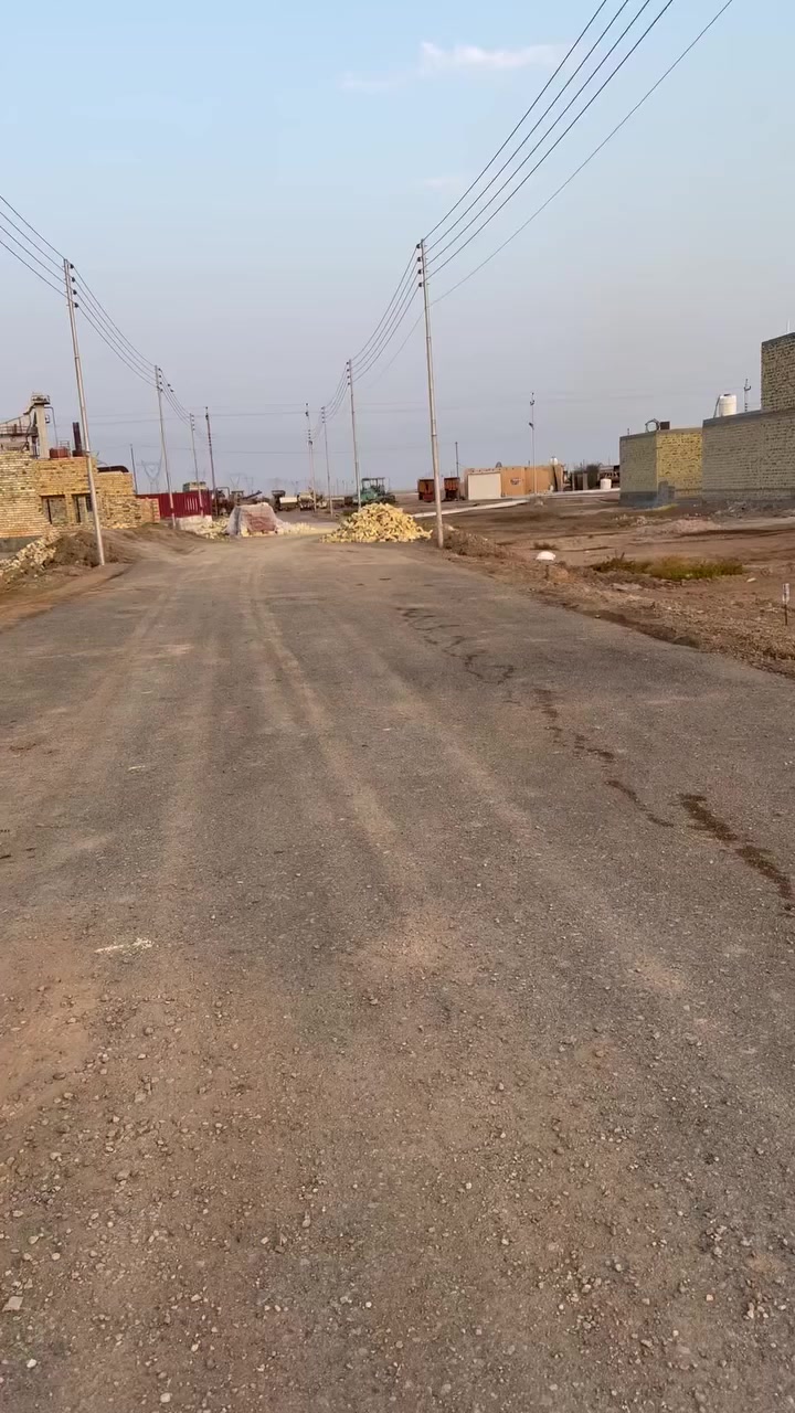 قطعه للبيع المساحه 300م كامل خدمات ماي مجاري كهرباء تبليط العنوان حي القصور طريق بغداد منطقة حجي حسن شارع معمل الكبه السعر ٤٨ بيها مجال للشراي للاستفسار 
***********
