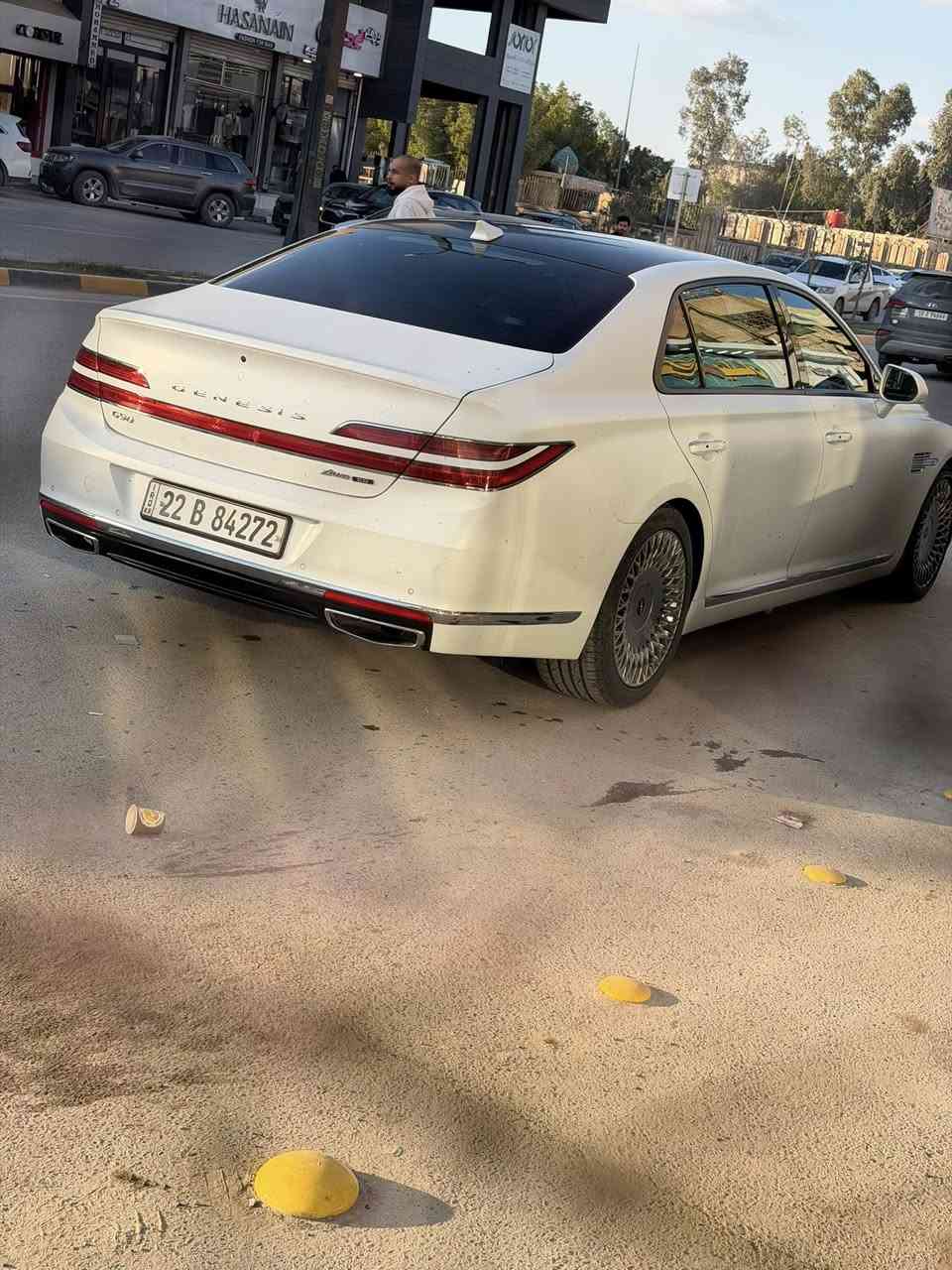 السلام عليكم حبايب 
الفخامه 
G90 
2022 
8 سلندر سياره جديده 
فول مواصفات معروفه مواصفات 
شنو بالم بيها 
سياره جديده ومكفوله 
مغلفه ppf ضمان 10 سنوات
سياره تعتبر كلين فقط شبر صبغ 
صور حادث بالمنشور 
مكان السياره حله 
سعرها 390 
***********
