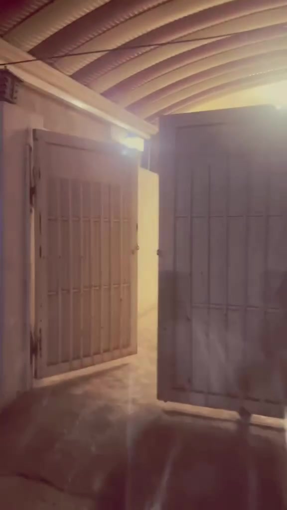 🏠 منزل مستقـل للإيجار - موقع مميز وهادئ 🏠
​هل تبحث عن منزل مريح وبسعر مناسب؟ يسرنا تقديم هذا العرض المميز لمنزل مستقر وجاهز للسكن فوراً.
​📍 الموقع:
​حي الجامعة – بالقرب من جامع الحازم.
​📐 المواصفات والمساحة:
​المساحة الإجمالية: 150 متر مربع.
​التقسيم الداخلي:
​كراج سيارة خارجي (مظلل).
​صالة استقبال واسعة.
​صالة داخلية (هول).
​غرف نوم عدد (2).
​مطبخ مستقر.
​مجموعات صحية متكاملة (حمّام وتواليت).
​💰 بدل الإيجار:
​300,000 دينار عراقي شهرياً.
​📞 للاستفسار والتواصل ومعاينة العقار:
***********
‏‪***********‬‏
#صلاح الدين
#عقارات
#المدار للعقارات
