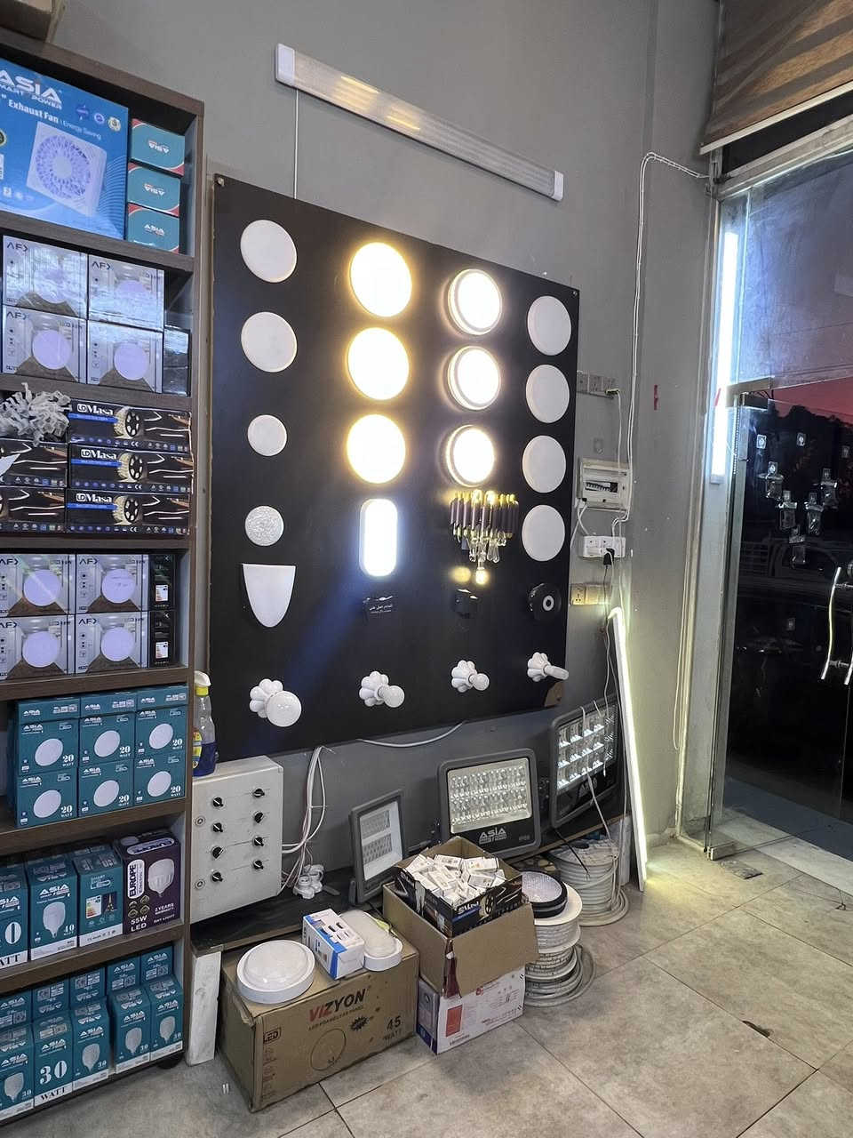 معرض اللامي للاناره الحديثه والكهربائيات 
موقعنا الدوره حي دجله عماره الجوهره 
اسعار مناسبه وخصومات إلى المنازل والمزارع في منطقه الدوره
يوجد لدينا توصيل للحجز والاتصال ***********
