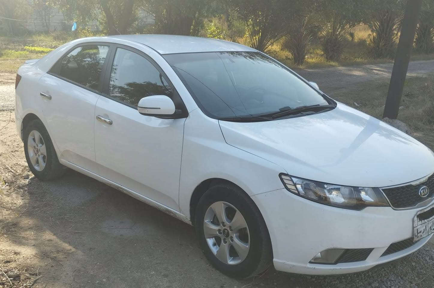 السلام عليكم كيا سيراتو 2012 محرك 1600 
بيها 4 قطع صبغ بدون دواخل 
رايدها ب90 وبيها مجال 
مكاني بغداد الدورة 

‭0790 522 2608‬ بغداد, العراق
