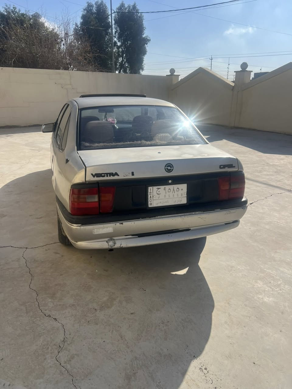 فكتره موديل ٩٢ حجم ١٨  كير توماتيك رقم الماني سنويه جديده كربون نفط بيه  شرط بدون صبق بعد دوير ما مصلاحه  شرط قطره صبق ما بيه سياره سيديد قفل مركزي  قفل ريمون 
تتفه نار كهربايات كله شقاله سياره وضع شريكه عنون موصل حي القاهره السعر ٥٠  بيه مجال  الهاتف ***********
***********
