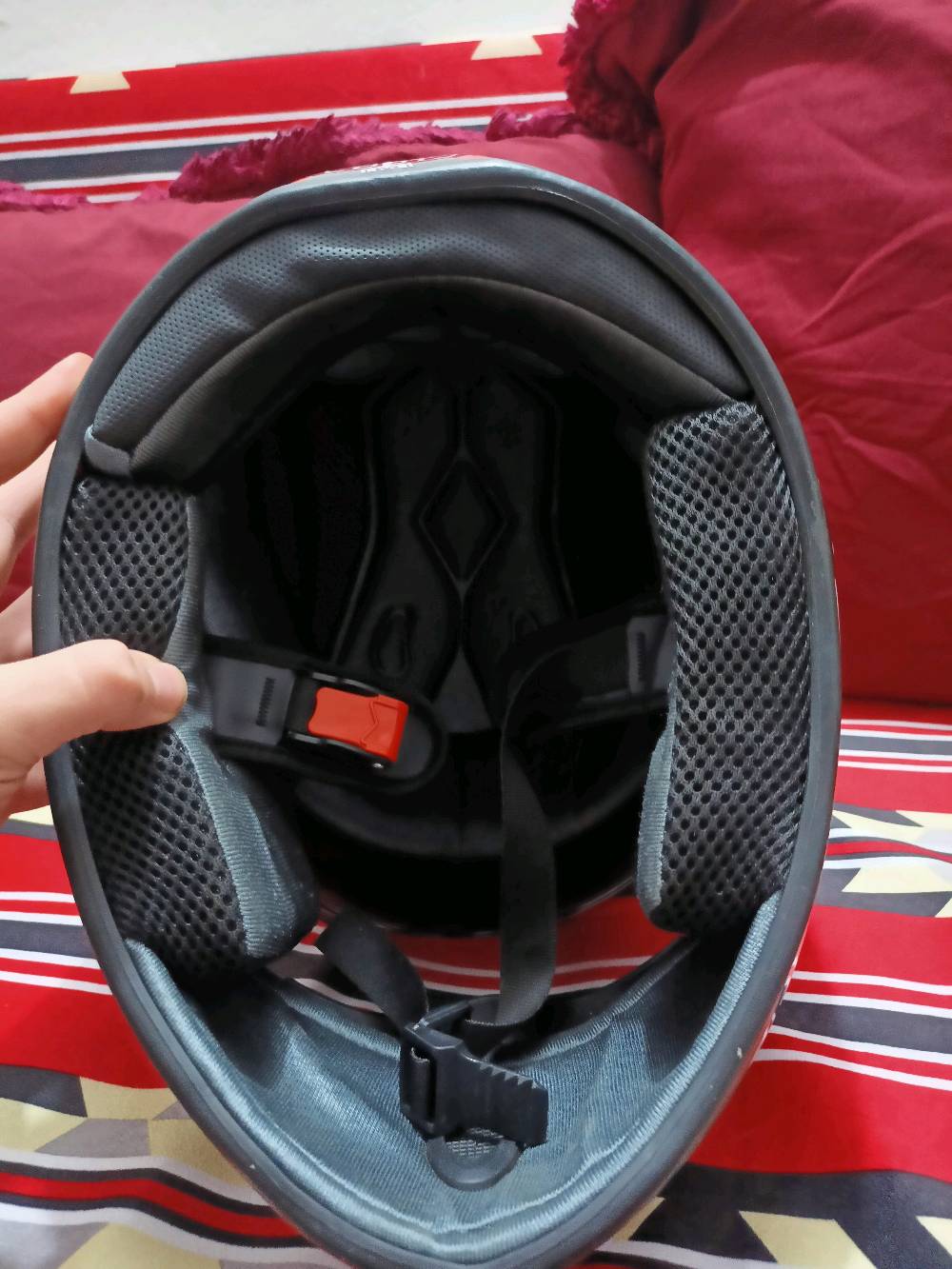 -خوذه دراجه اصليه وممستخدمه 
-العنوان: العمارة ميسان قلعه صالح 
-بيها مجال 
-اي استفسار راسلني خاص واتس وبلخدمه