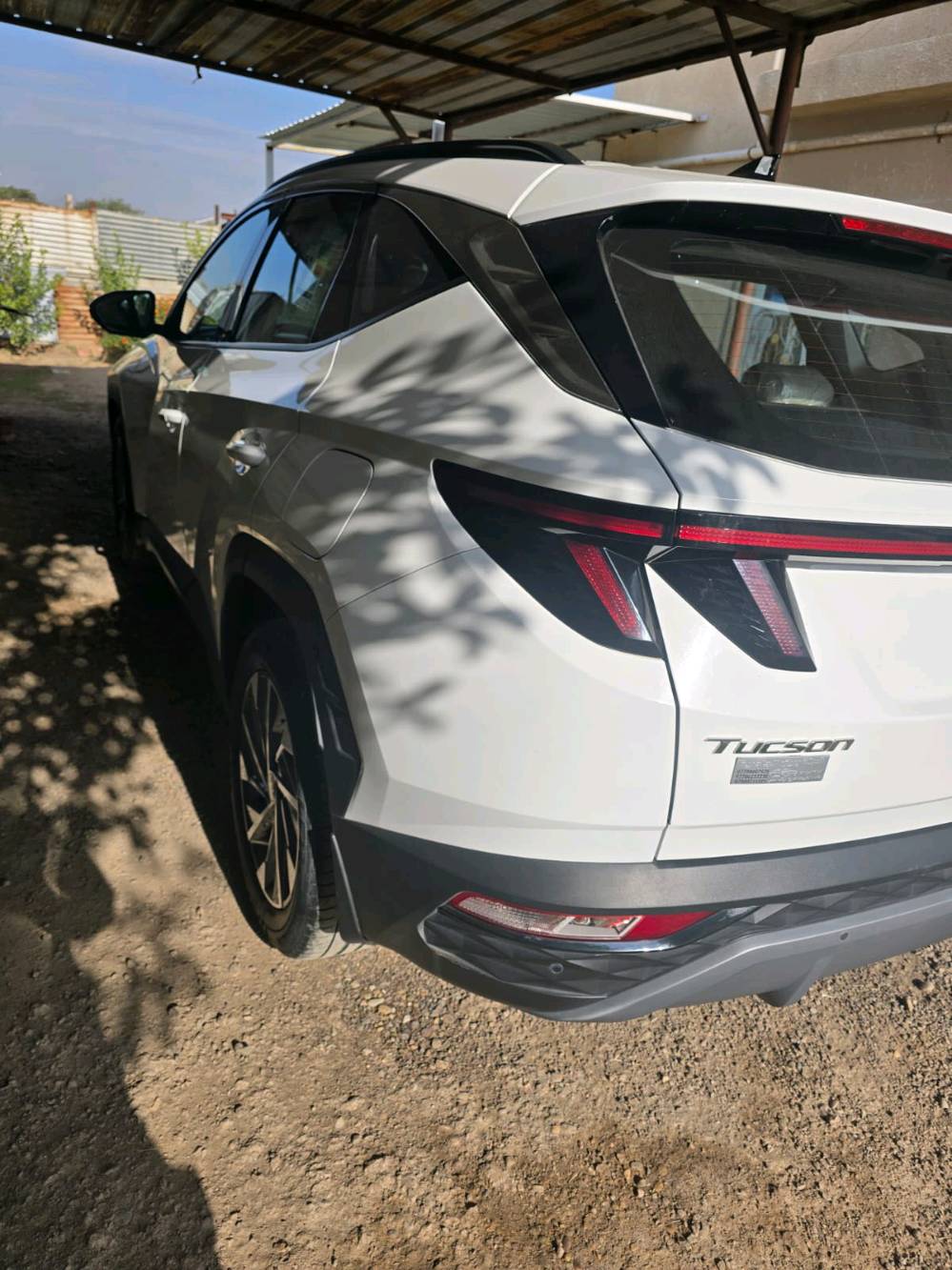 السلام عليكم  
توسان خليجي موديل 23 رقم بغداد انكليزي جديد باسمي تحويل مباشر مكفوله عدى إصبع بارد فقط 
مواصفات فول عدا البانوراما   ‎
مكينه 2000 دوش
داخل ملكي ابيض
بصمه + بصمه ابواب هاند بريك بصمه 
اشارة ترحيب كامره دواره دشبول شاشه
مري شفط تحكمات استيرن
‏‎تبريد قطعتين ‏‎حساس امامي 
‏‎حساس خلفي ‏‎درايف مود  
‏‎مقاعد امامية كهرباء ‏‎بردات أبواب خلفية 
مكان السيارة بغداد الاتصال على الرقم 
***********