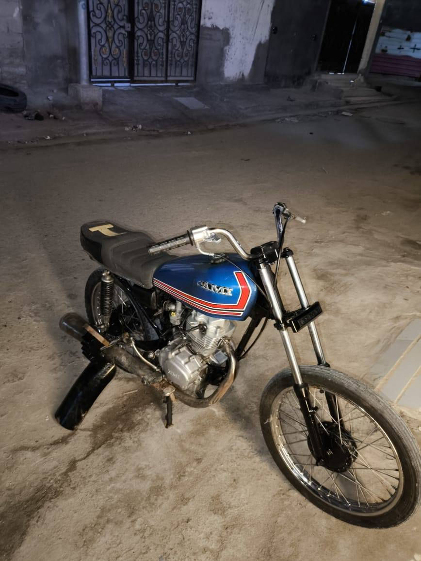 سلام عليكم دراجه للبيع نامه دراجه نضيفه مامتعوبه برغي ماناقصها غراض كله جديد شوفت عينك (ادوات) رايدها ب 400 وبيها مجال رقم ***********
