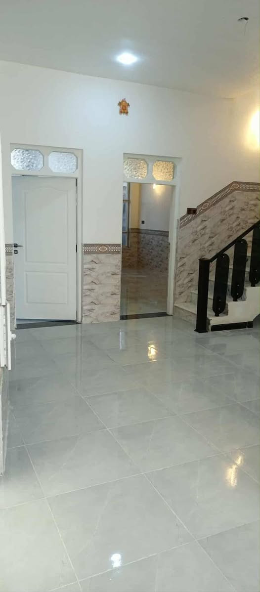 🌃 اللهم صل على محمد وال محمد 🌃
      🏫   🏫   🏫   🏫   🏫   🏫
              ⚜️ #بيوت2_للبيع ⚜️ 

☣️في الفلوجة حي الشهداء 
☣️ منطقه الضباط الرابعة 
☣️بناء درجه اولى 

⚜️المساحة : 150م 
⚜️الواجهة :7.5م
⚜️النزال : 20م

طابقين 4 غرف نوم وصالتين واستقبال ومطبخ ومناور ثنين
قطعتهن ركن على ساحه 

 ⚠️ الشارع 🚸 : 10م  
⭕ السعر :  180 للواحد وقابل للتفاوض 
🧰⚖️ نوع الملك 🧰⚖️ : طابو صرف سند 
للاستفسار : مراجعة 
🥇#مكتب_الاقصى_للعقار 🥇
 للاتصال : *********** 📞☎️
واتساب : *********** 📞☎️
⭕التسلسل: 128
#عقارات_الفلوجة #عقار_للبيع #عقارات_الانبار #عقارات_العراق  #العقار #عقار
#العقار_للبيع #للبيع #بيع #بيت #بيوت #قطعة #قطع
#ارض #اراضي
#عقارات #عقارات_الاقصى
