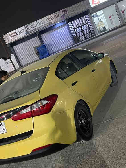 سلام عليكم
كيه فورتي للبيع موديل 15 

وارد امريكي حادث بنيد مبدل وشويه بل الجاملغ الايسر كدامك ممصبوغة كير مكينه دوش خير من الله تخم تاير 

تدفئه تبريد كله شغالة رقم بغداد سعر 115وبيه مجال 
وترهم مراوس حسب الغناعه 

مكان السياره بغداد المكاسب 

تواصل ***********
