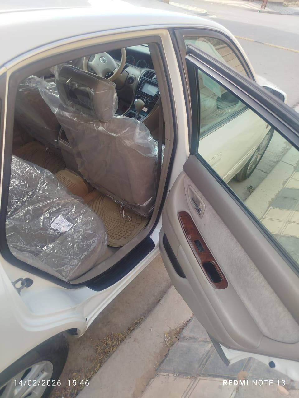 افلون 2001
خليجي سياره بلاديه 
مكفوله من الصبغ والتبديل 
فقط مكانين بارد 
كير مكينه كفالة
حداديه جديدة 
جاهزة من كلشي
السياره بسمي سنويه وهزه جديدة
مكان السيارة تكريت 
***********
***********
