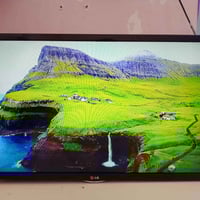 شاشة LG • ٣٢ بوصة • مخرج HDMI معطل