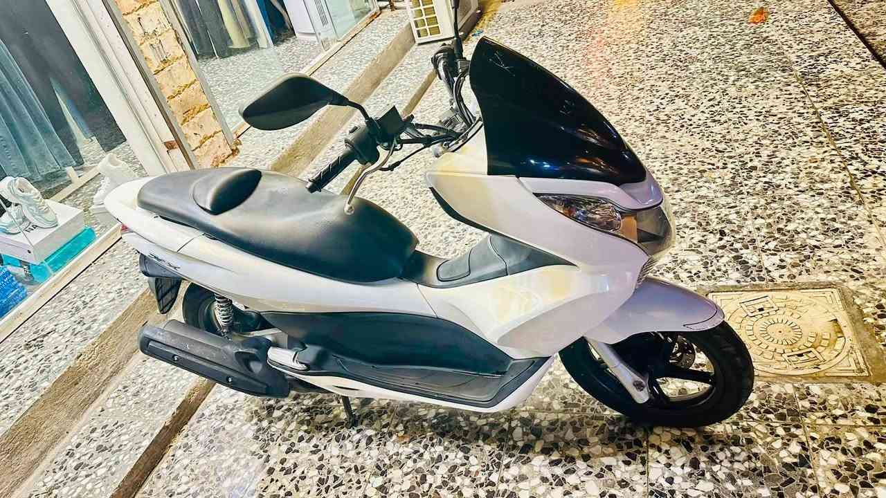 للبيع فقط PCX 🔥
الدراجة رمبة، صارلها شهر فقط من نزلت، وأوراقها كاملة.

✅ الجيل الأول (ياباني)

✅ مكفولة كفالة عامة

✅ المكينة تخبل وناعمة جدًا

✅ حساس الستاند شغال

✅ مانع الانزلاق (ABS/TCS) شغال

✅ حساس الازدحام (Idling Stop) شغال

✅ الدراجة بلادية

💰 السعر: 13ونص 

📍 العنوان: بغداد 

📲 التواصل حصريًا عبر واتساب
***********

الرجاء التواصل من الشراي الجاد فقط.
