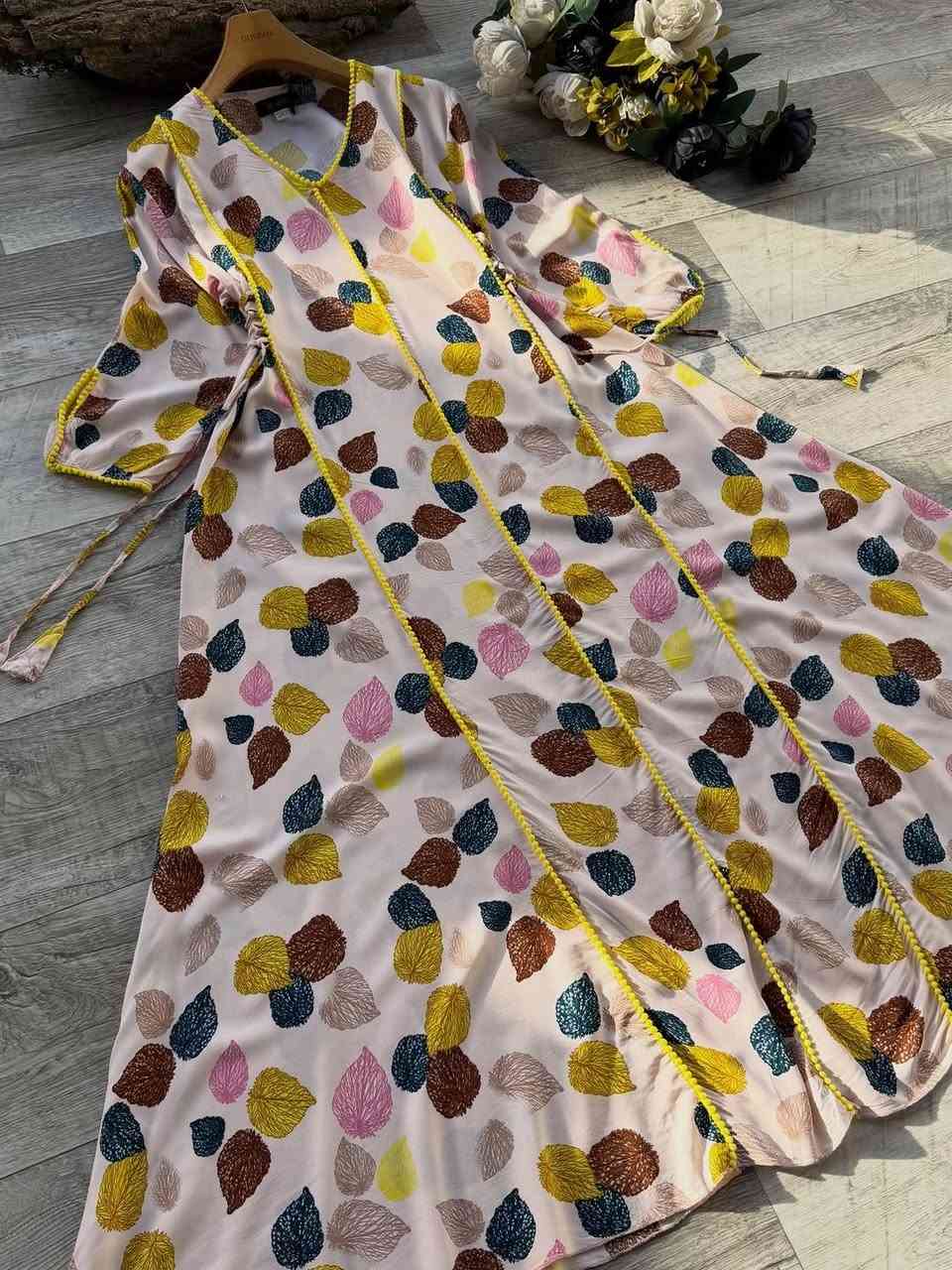 #دراعةكشمير خليجي بنعومة فاخرة ✨
لون راقي وتطريز ناعم يبرز الأنوثة بذوق هادئ🌸🦋
قصة مريحة مع شدّة خصر تعطي شكل أنيق ومرتب🐅🙂
القياسات _2xl_3xl_4xl_5xl🙂🤍
#سعـــــــــــــــــــــر16
يوجد توصيل داخل المسيب الفين دينار 
يوجد توصيل محافظات


**إذا كنت صاحب هذا الإعلان وتريد حذفه لأي سبب، رجاءا أرسل رسالة إلى الدعم الفني**