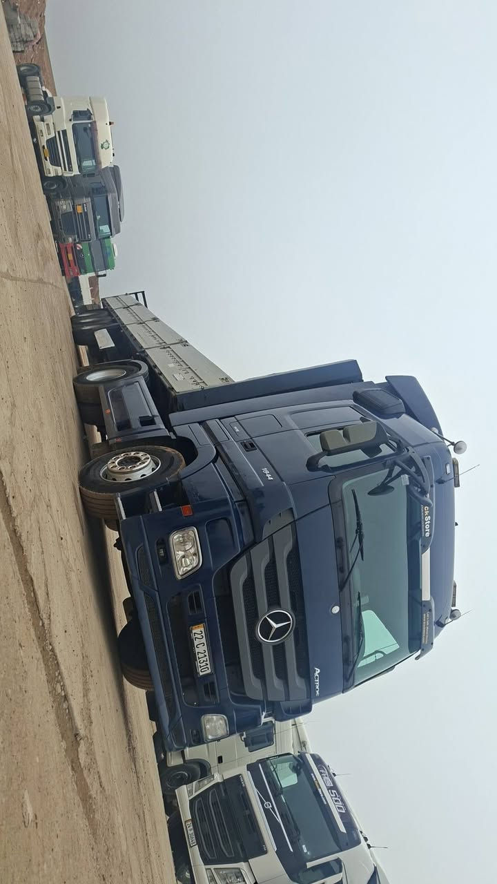 بسم الله الرحمن الرحيم 
النوع السياره . مارسدس اكتروز تاك ويل دبل قماره تريله فلات جوانب متحريكه 3 محور تاك تاير بالون 42 طن 
موديل 2011. حجم محرك 18.41
مواصفات . تبريد . هاف . 2 طقه . ثلاجه داخل . توماتيك عرجه . دبل تانكي كاز . محور قصير جامبو امامي جوبليس 
عربانه كرونا . دنكيل رفاع بانز بريك BP. جوانب 80.طخم تاير 
كير محرك اكسن شاصي قماره مكفول كفاله عامه شرط 
رقم سنويه جديد رقم اربيل تحويل مباشر 
السعر  410 معا مجال 
عنوان معرض هوار . طريق دهوك موصل جمبور عميريه 
***********
***********
