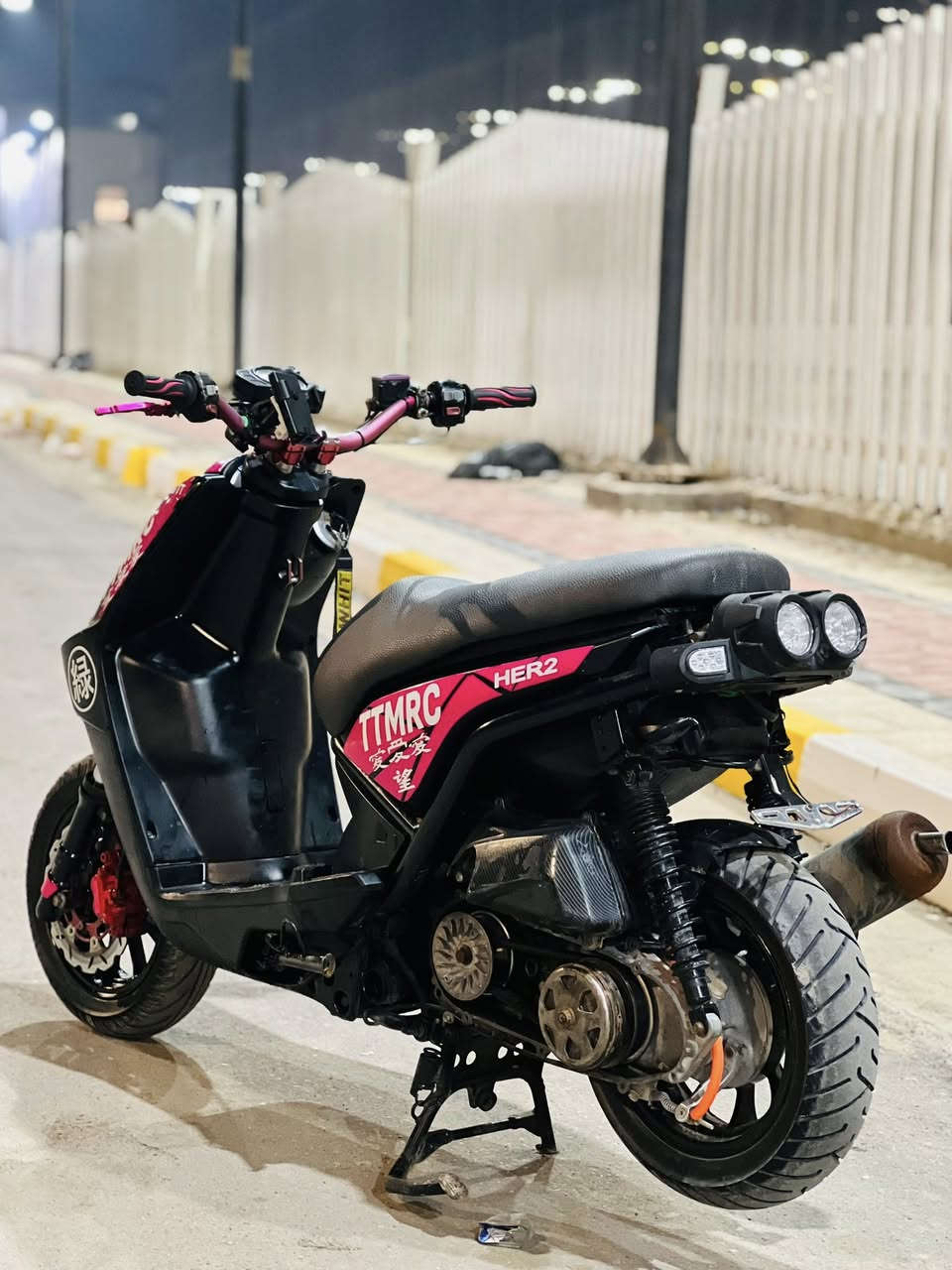 السلام عليكم دراجه سكنس جبلي مفتوحه ولفات بوشه 58ونص بلاديه الدراجه نضيف شوفت عينك غراضها كامله وشغاله من طول لطول لا نضوح ولا تبخير الدراجه عليها ويل اصلي وكلجات وستيرن وصالنصه شوفت عينك السعر 985 وبيها مجال قليل وشراي ب خدمه  
مكاني ناصريه الإسكان الصناعي***********
