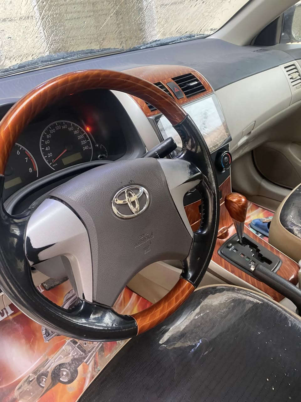 كورلا2013 رقم بغداد بسمي خليجيه ماشيه260 الف محرك مامفتوح كير صدر تبريد كله جديد تخم تاير جاهزه للأخير بيه صبغ جاملغ وبنيد وكلير نص جاملغ مكاني بابل  للاتصال***********
