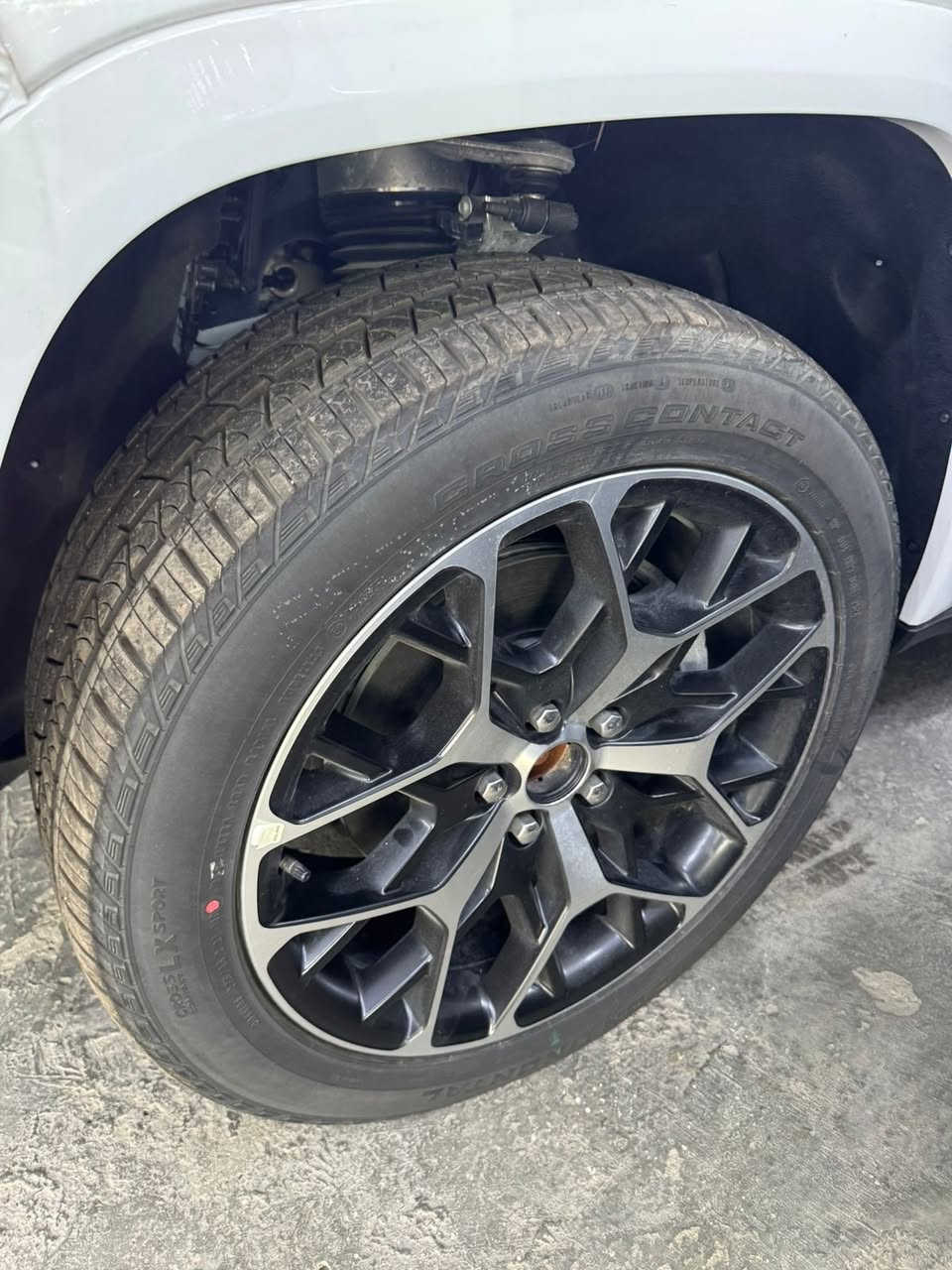 تعلن شركة عمر العبيدي لتجارة السيارات الحديثة 
وصول جيب جراند شيروكي Summit 2025 الخليجي
تأتي جيب جراند شيروكي Summit Reserve 2025 (خليجي) كسيارة SUV فاخرة بمحرك 
 لتر V6 بقوة 293 حصان، ونظام دفع رباعي 4WD، مع مقصورة جلدية فاخرة (نابا)، شاشات 10.1 بوصة، نظام صوتي متطور، سقف بانوراما، وميزات أمان متقدمة تشمل كاميرات 360 درجة، رادار، وتبريد/تدفئة للمقاعد، مما يجعلها خياراً يجمع بين الفخامة والأداء القوي.   السعر 95.000.000 مليون دينار عراقي  شامل اللوحات المرورية بغداد
للاتصال والاستفسار 
***********
او زيارة موقع الشركة
بغداد الكريعات شارع المعارض
