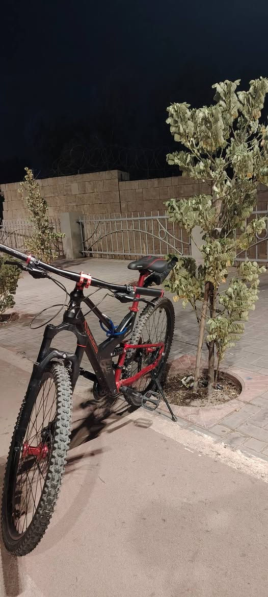 دراجه هوائية جبلي اصلي
. للبيع
نضيف 
 السعر180 وبيها مجال


**إذا كنت صاحب هذا الإعلان وتريد حذفه لأي سبب، رجاءا أرسل رسالة إلى الدعم الفني**