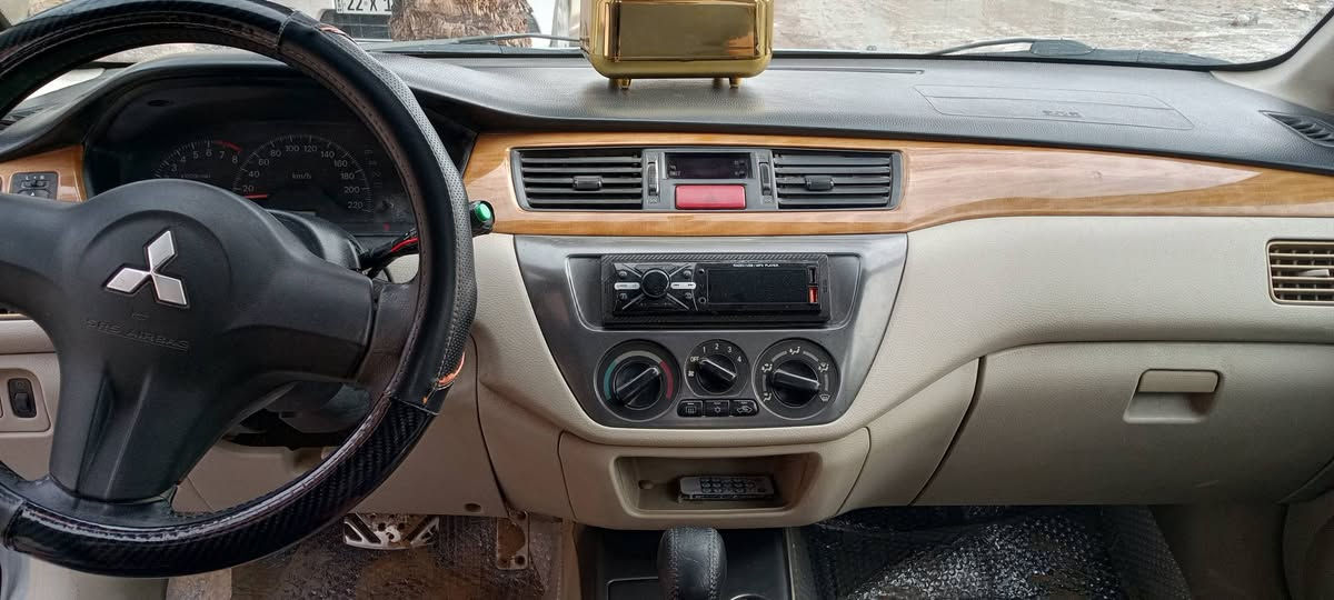 السلام عليكم 
لانسر مسيبوشي 2007قادسيه مصبوغة عام الجماليه  السعر65 مع المجال 
استفسار اتصال على الرقم(***********)
