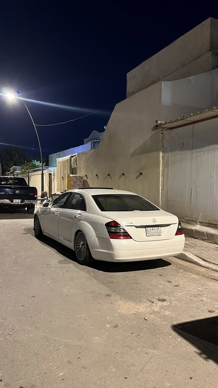 مارسيدس 2006محدثه بجم 2013 سياره بيها 3قطع صبغ ب140وبيها مجال العنوان البصرة دور الضباط 
***********
