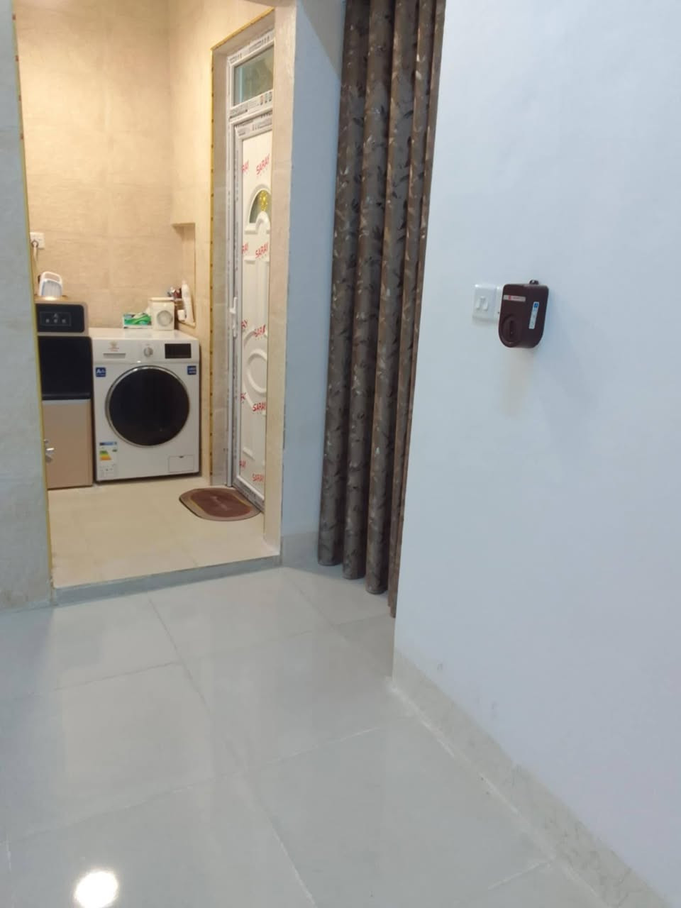🛑 عروض مكتب الاستثمار للعقار   🏢

🛑 دار للبيع في مزارع زيونه المقابله لحي الفلاح الثانيه موقع مميز 
     وهدوء جمعية شمس نينوى .

🛑 مساحة الدار ( 100 ) متر طابقين بناء حديث  .

🛑 مساحة الواجهه للدار ( 6.25 ) متر .

🛑 اتجاه الدار غروب .

🛑 سند الدار جمعية ومعاملة البلديه مسلم فيه كرت 📜 .

🛑 الطابق الاول يتكون من :
      كراج + استقبال مفتوح مع الهول الداخلي + مطبخ + غرفة نوم 
      عدد ( 1 ) + صحيات + مناور اناره . 

🔴 الطابق الثاني يتكون من  : 
      هول داخلي + غرف نوم عدد ( 2 ) + سطح ناصي و عالي . 

🔴 سعر الدار (  85.000.000  مليون  /  وقابل للتفاوض السعر   ) 

🛑 للاستفسار عن باقي التفاصيل اكثر عن باقي التفاصيل الاتصال 
      على الأرقام التاليه او مراجعة المكتب في مزارع زيونه :

       ***********           /         ***********

🛑 اضغط على زر المتابعه ليصلك كل ما هو جديد من عروضنا  .

🛑 عنوان المكتب الموصل / مزارع زيونه المقابله لحي الفلاح الثانيه 
      قرب مولدة مزارع زيونه .

🛑 نستقبل كافة عروضكم التجاريه والسكنيه والزراعيه والجمعيات .
