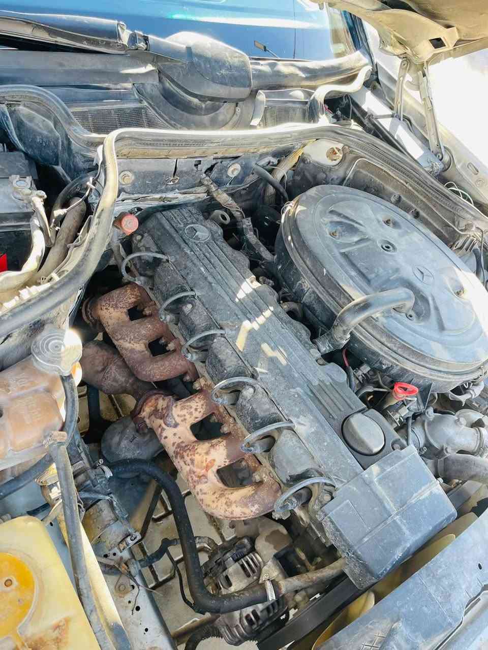 السلام عليكم ورحمة الله وبركاته 
من رخصت اخوي الدمن 
مارسيدس بيبي دب مديل ٩١ محرك بلادي وكير حجم ٣٠٠ كفاله السيارة ستيشن رقم جديد وهزة جديدة بسمي ارقام دولي السيارة جاهزة تخم تاير ويل ١٦ تدفئة شغاله تبريد ميشتغل السيارة مابيهه صبغ بس صفحتين من جو الجام 
مكاني نجف *********** بي واتس السعر ٦٥
