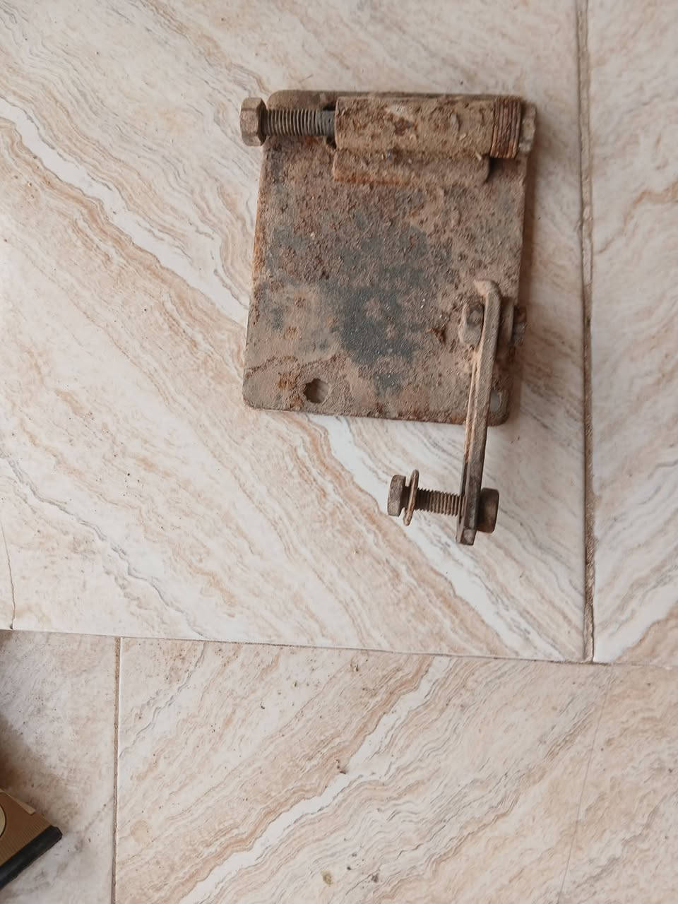 السلام عليكم قاعده كمبريسر أؤدي جوكر اي كمبريسر يكعد ***********
