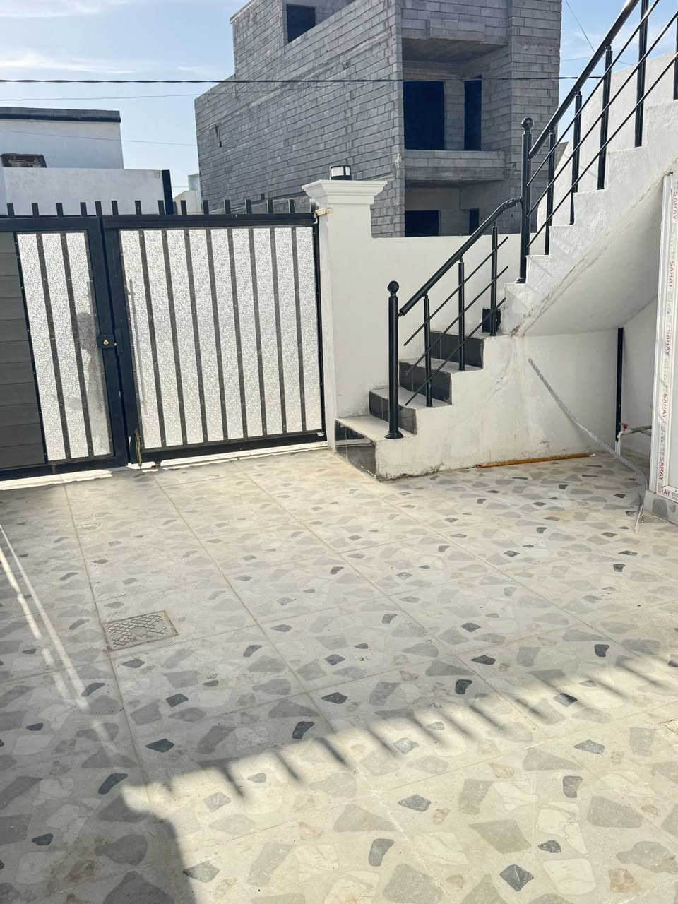 دار للبيع 🏠
📐 المساحة: 100 م²
📍 الموقع: قريب عقارات شار
💰 السعر: كلش مناسب
✨ دار نظيفة، جاهزة للسكن

للاستفسار والتواصل:
📞 ***********
📞 ***********
👇:

خانوو بۆ فرۆشتن 🏠
📐 ڕووبەر: 100 م²
📍 شوێن: نزیک عقارات شار
💰 نرخ: گونجاو زۆر
✨ خانوویەکی پاک و ئامادەی نیشتەجێبوون

📞 ***********
📞 ***********
