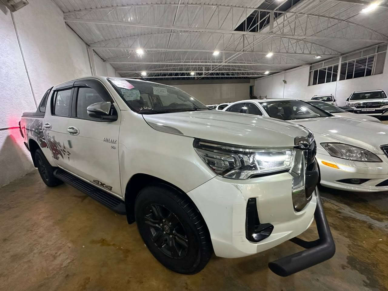 السلام عليكم اخواني و خواتي العزاء سياره هايلوكس موديل 2022 سازس باب اول شاصي 22 فور ويل 6سلندر مكينه 4000 السياره مري شفط تحكم ستيرن شاحن واير ليس سياره بصمه تبريد قطعتين حساس امامي حساس خلفي تبريد في الكشنات السياره ممشى 73حقيقي بيه ملاحضه في الجاملاغ الايمن رصعه مسحوبه بي دي ار 
السعر/335ورقه بيه مجال شي بسيط
الرقم/***********
